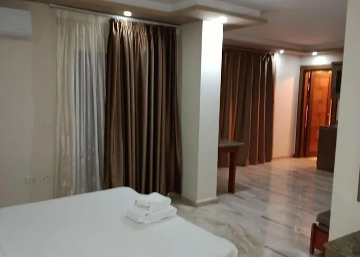 Moon Hotel 3*